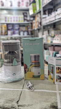 Manual Citrus Juicer & Squeezer – Portable Hand Press Lemon Orange Juicer with Strainer & Measuring Cup